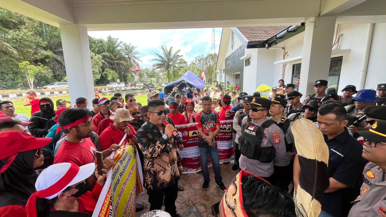 Warga Adat Dayak Geruduk PT SKD: Tuntut Pengembalian Lahan, Hentikan Kriminalisasi, dan Taat Regulasi